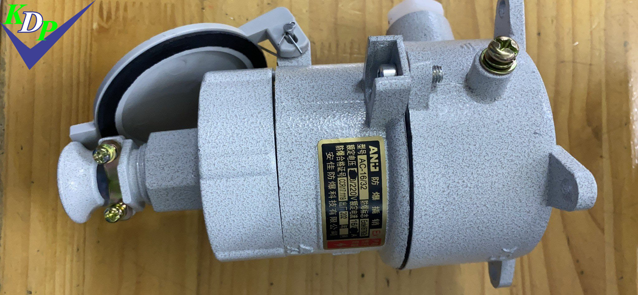 Ổ và phích cắm phòng nổ 2p 16a