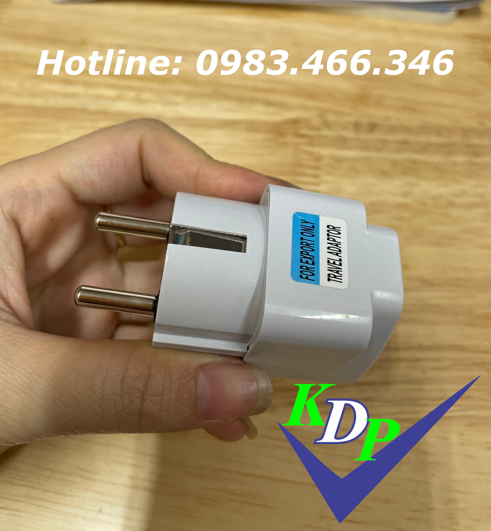Phích cắm chuyển đổi 3 chấu thành 2 chấu