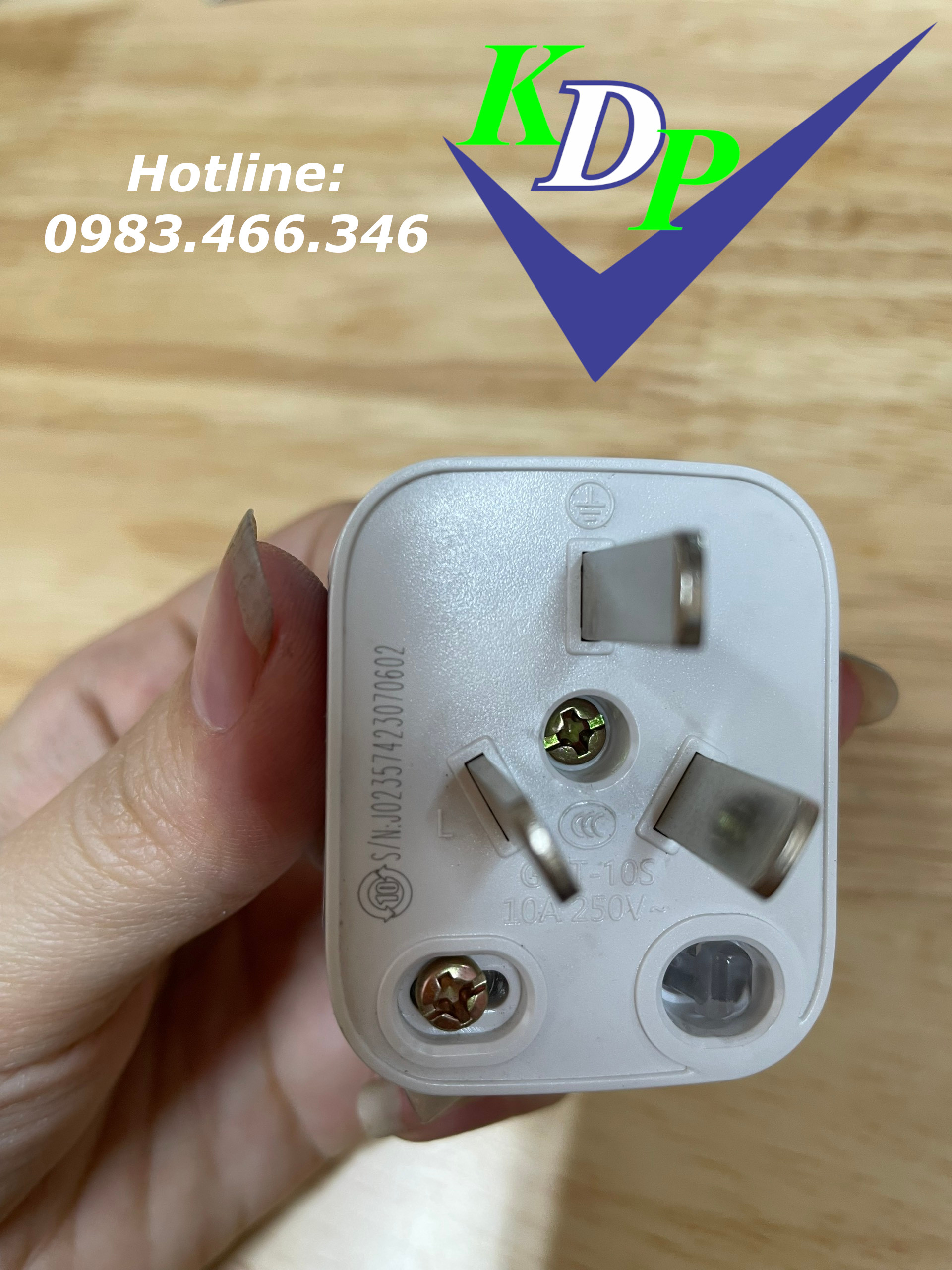 Phích cắm 3 chân BULL