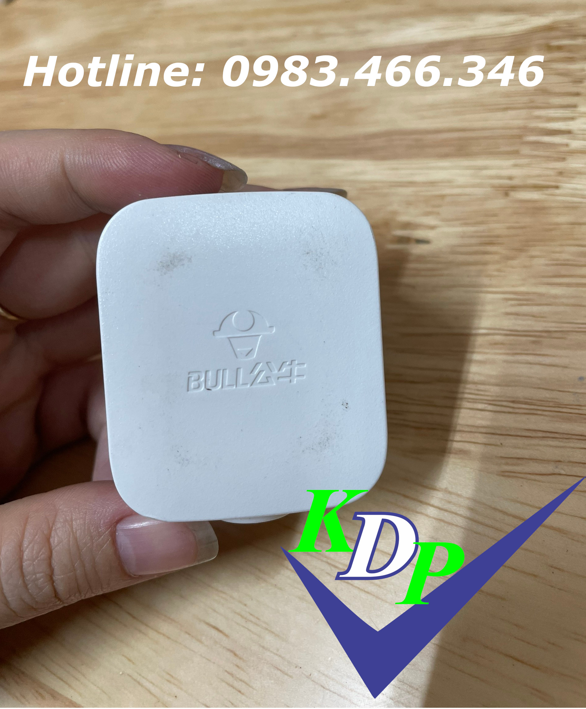 Phích cắm 3 chân BULL 16A