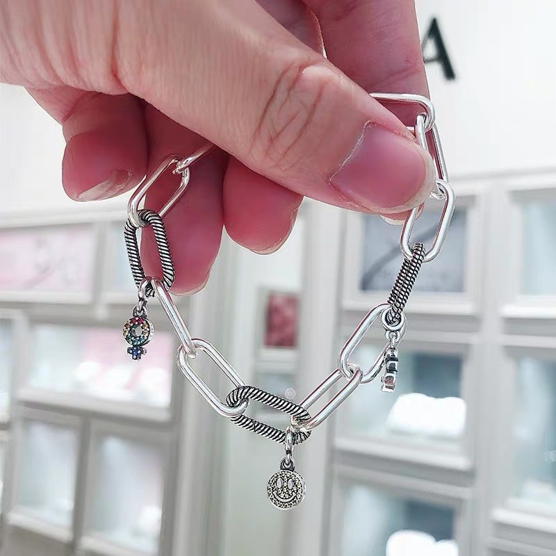 Vòng tay pan me xích phối charm nhỏ bạc