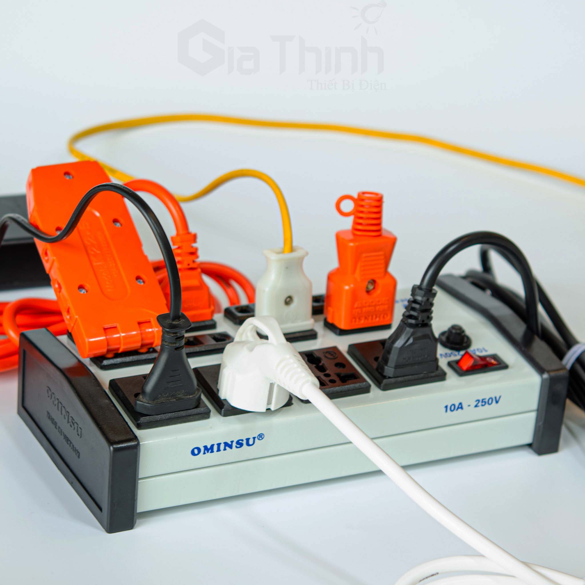 Ổ cắm điện 12 lỗ OMINSU (Bảo hành đổi mới 3 tháng)