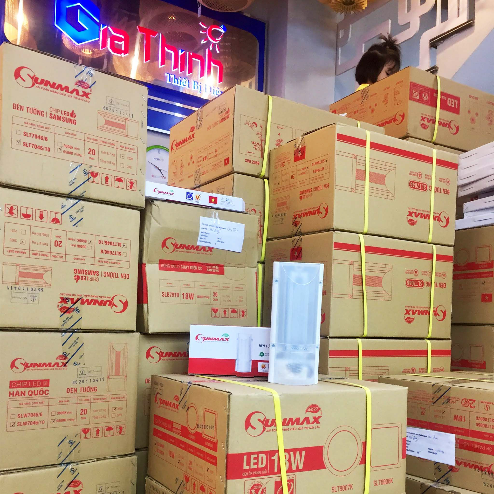 Đèn chống ẩm phòng tắm Sunmax 10W (BH24T)