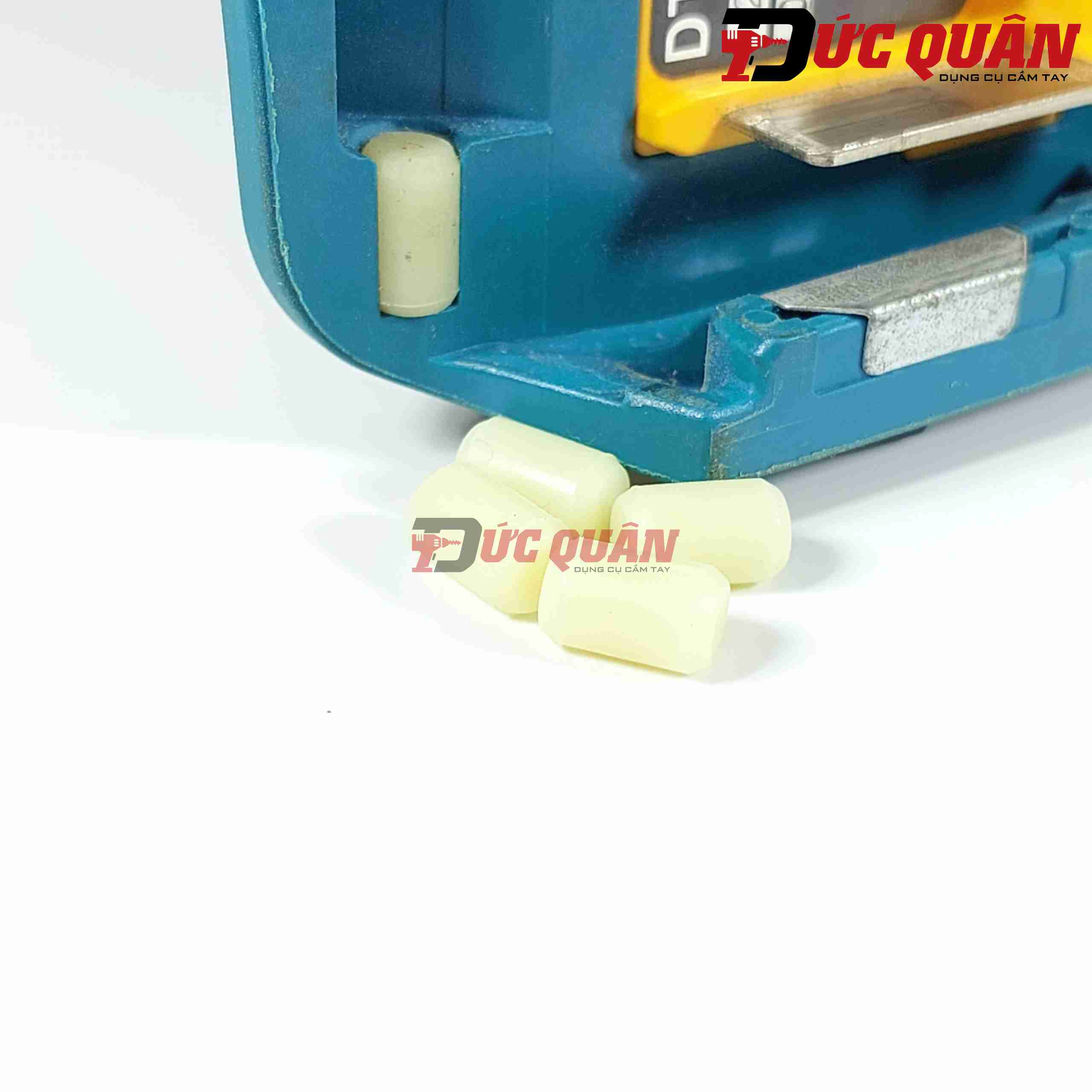 Nút gài chân pin 18v, 14v4 Makita 263005-3 ( 1 cái )