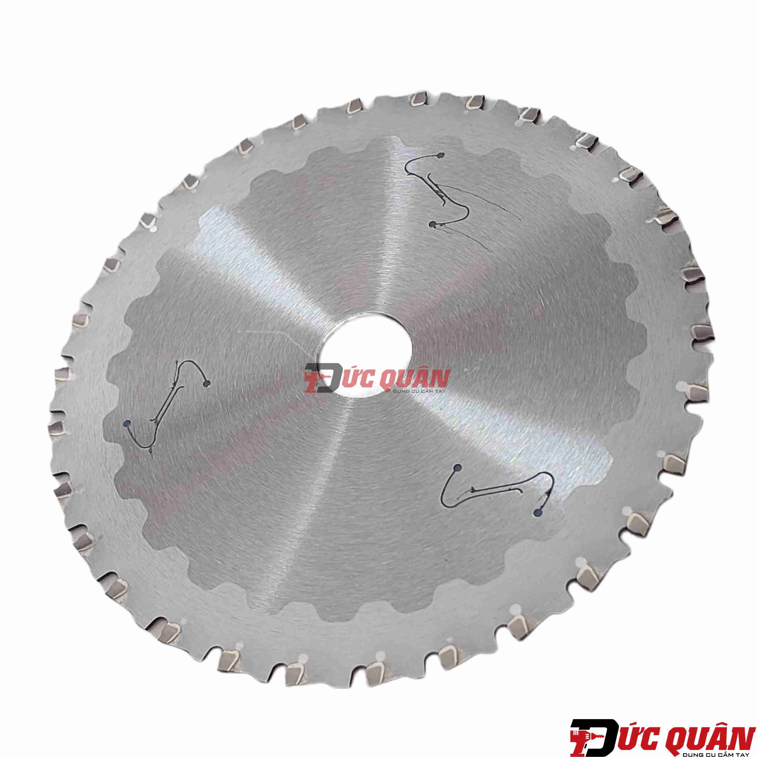 Lưỡi cắt sắt hợp kim Efficut 30 răng 136x1.1x20mm Makita B-69428