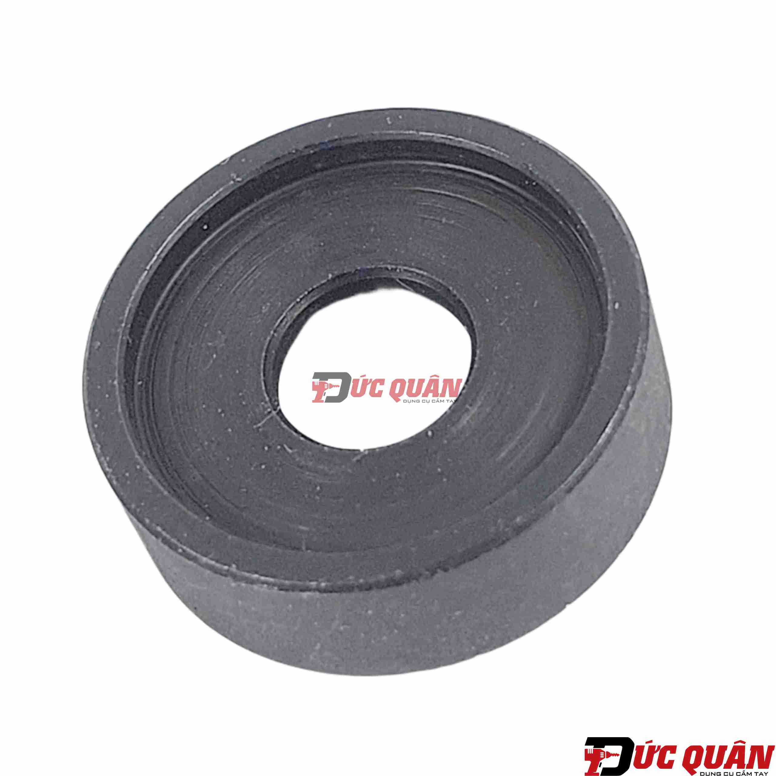 Mặt bít ngoài máy cắt rung Makita TM130D