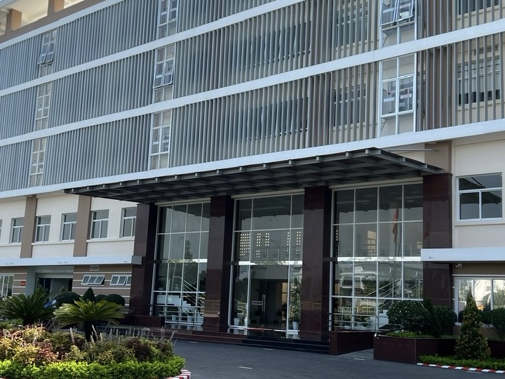 Bàn giao Công trình Tòa nhà khối Cơ quan 3 - Khu Trung tâm Chính trị - Hành chính tỉnh Long An