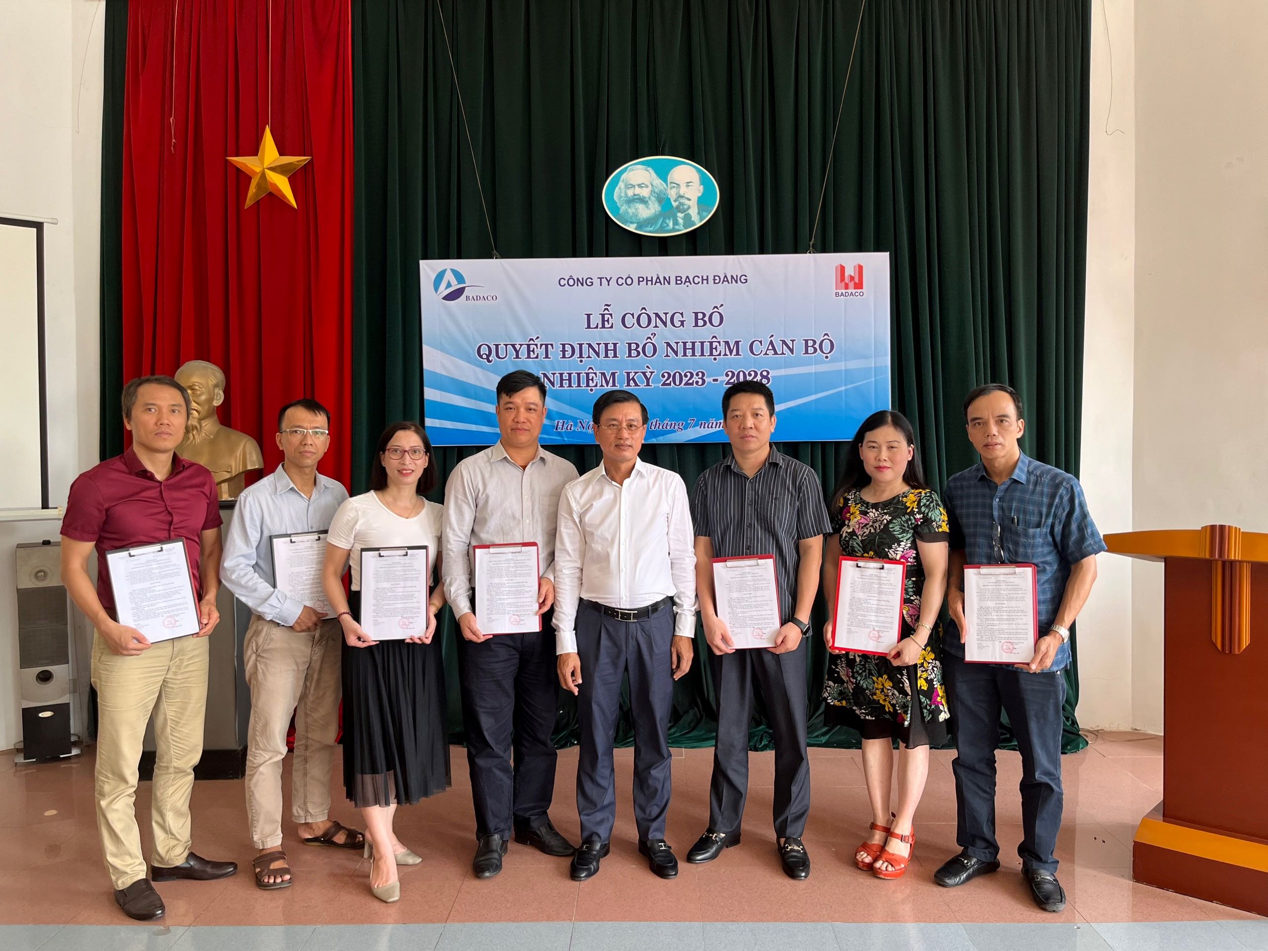 Lễ Công bố và trao Quyết định bổ nhiệm lại các chức danh quản lý, điều hành nhiệm kỳ 2023-2028