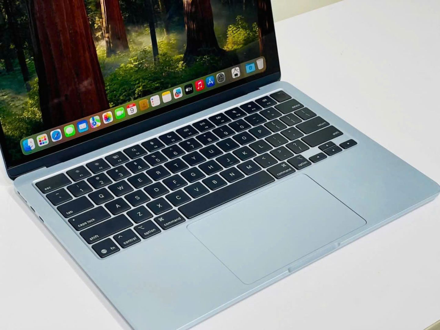 MacBook Air M5 thiết kế mỏng nhẹ full nhôm 4 màu