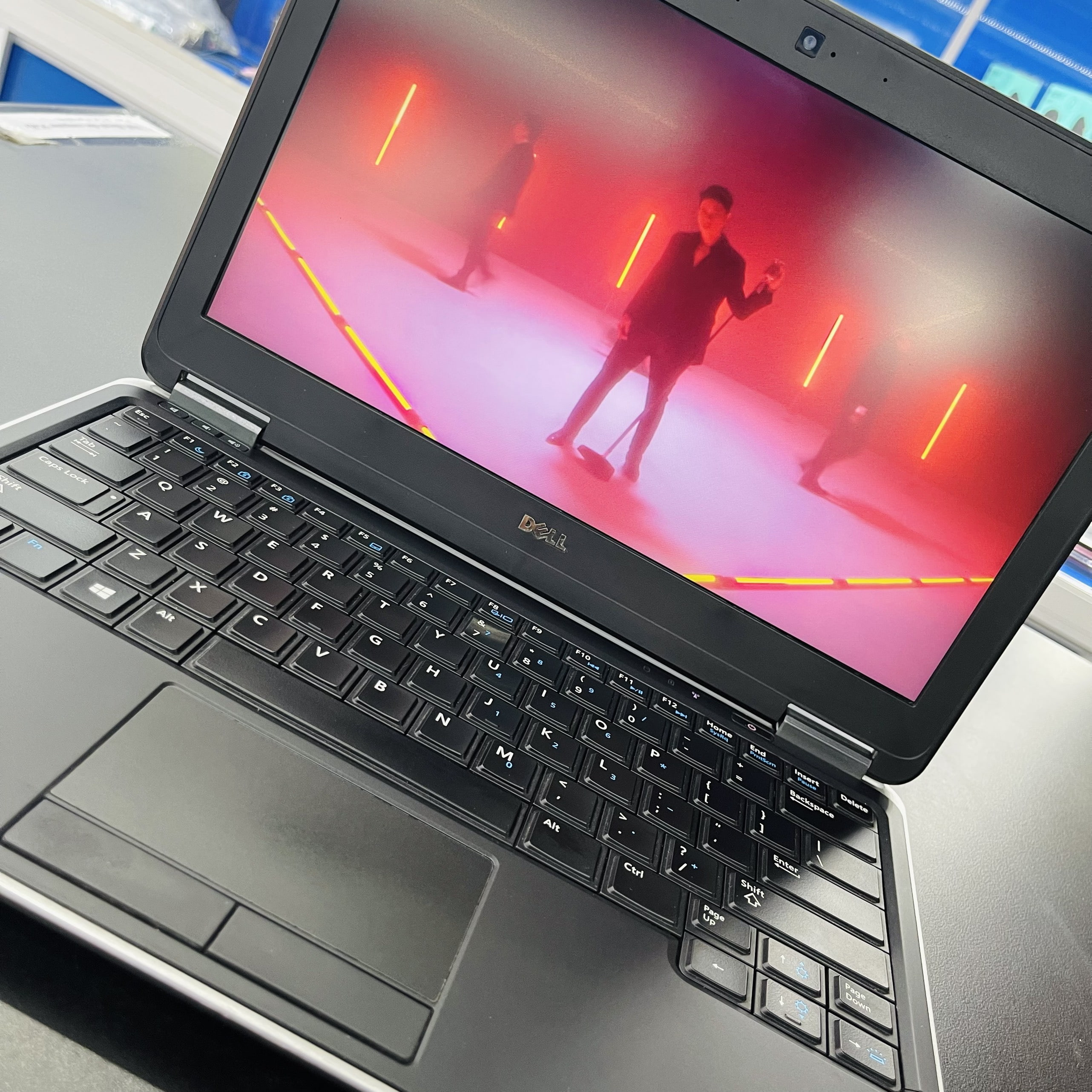 DELL LATITUDE E7240 | Intel® Core™ i5–4310U | Ram 4GB | Ssd 128GB | Intel HD Graphics 4400 inch HD LED | Vỏ kim loại | Trọng Lượng siêu nhẹ DELL LATITUDE E7240 | Intel® Core™ i5–4310U | Ram 4GB | Ssd 128GB | Intel HD Graphics 4400 inch HD LED | Vỏ kim loại | Trọng Lượng siêu nhẹ