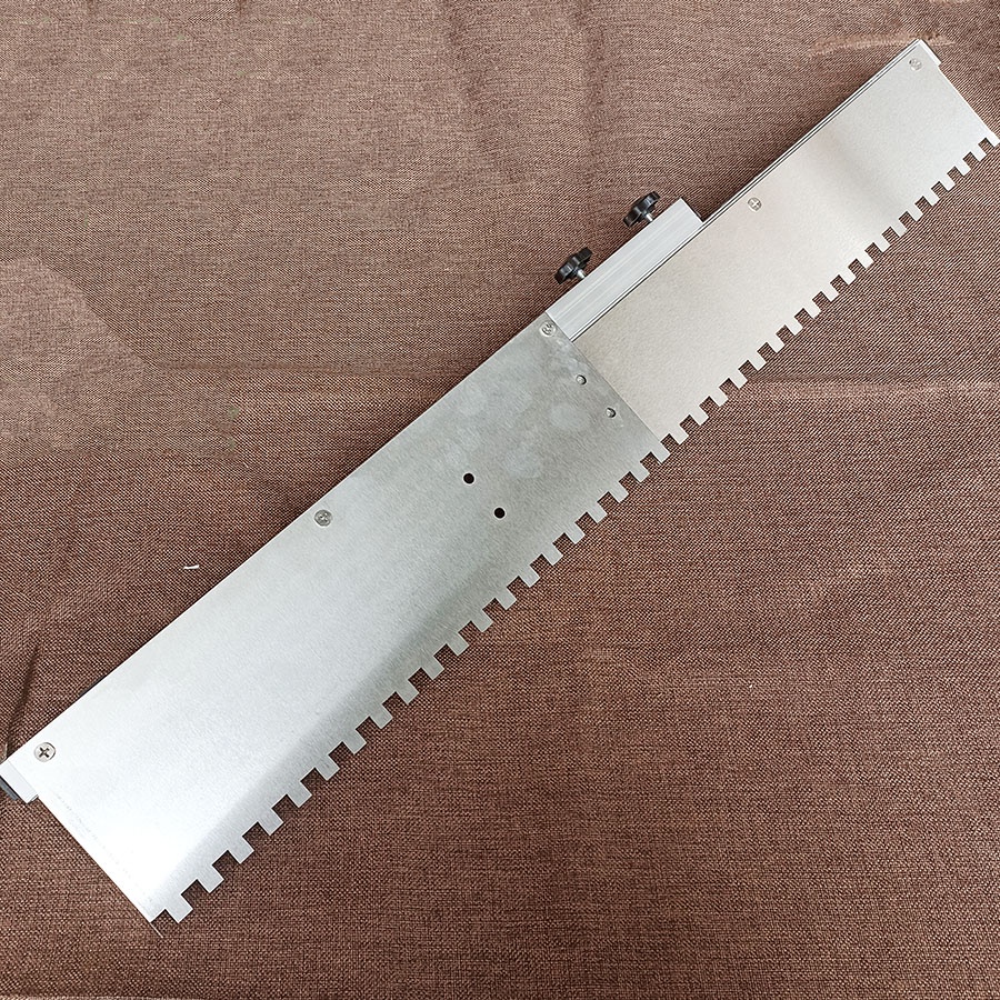 Bay răng cưa loại trượt gọn, không bánh xe. Rộng tối đa 80cm - Thước gạt vữa nền
