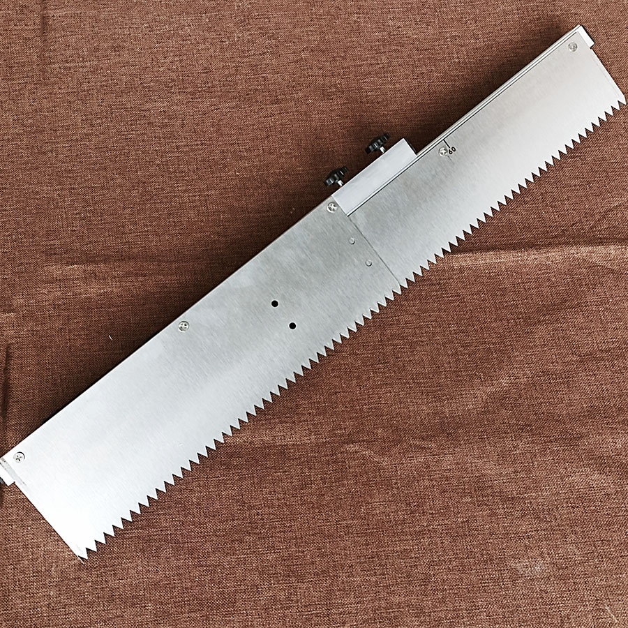 Bay răng cưa loại trượt gọn, không bánh xe. Rộng tối đa 80cm - Thước gạt vữa nền