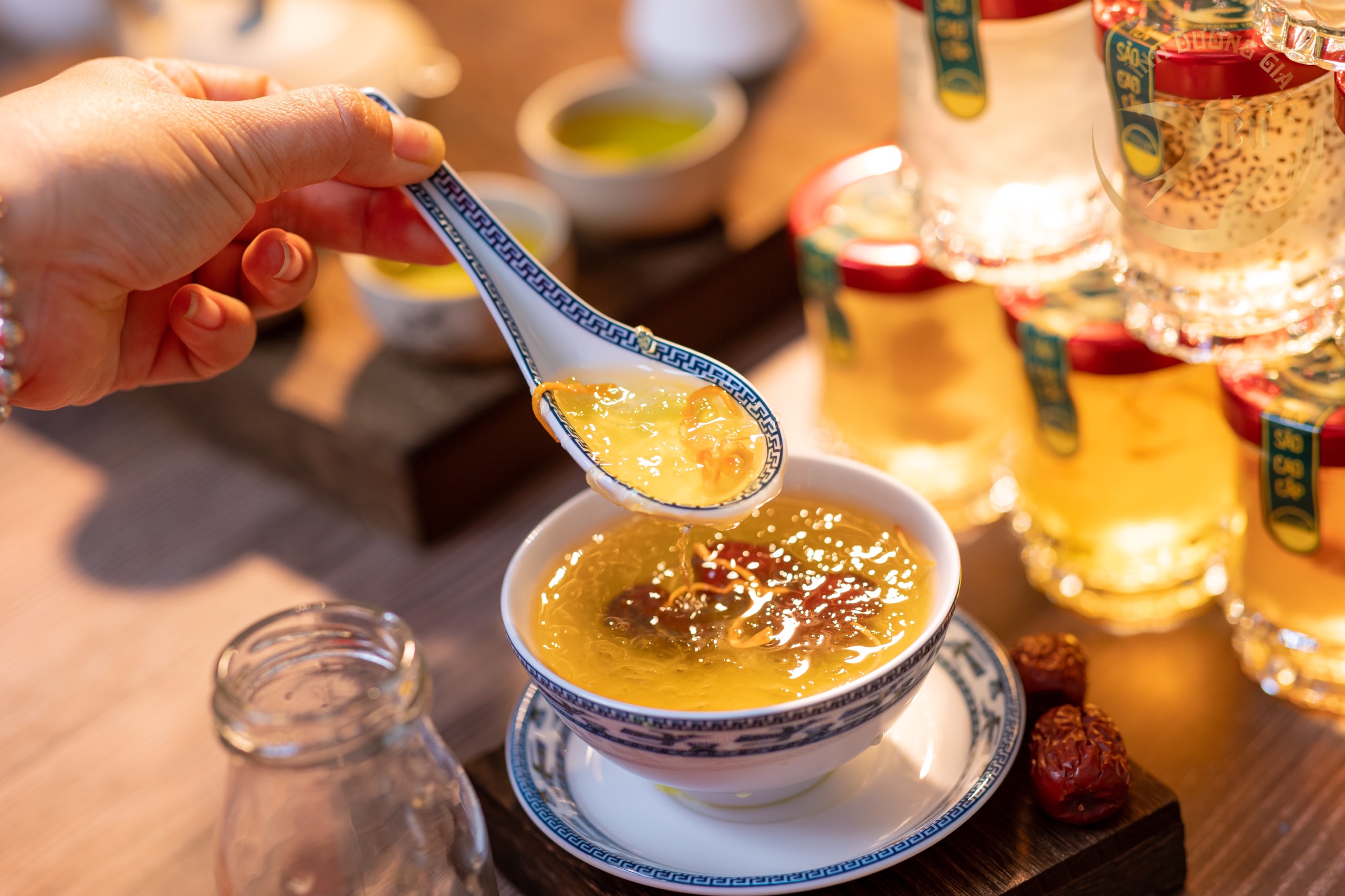 Yến Sào Là Gì? Tìm Hiểu Về Món Ăn Đặc Biệt Của Việt Nam