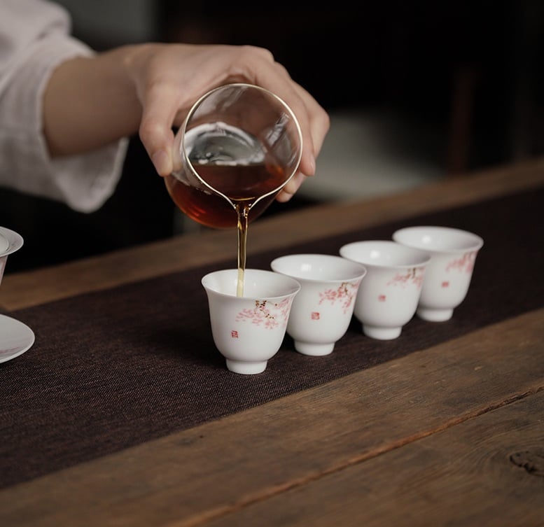 CHÉN  SỨ  CẢNH ĐỨC HOA ĐÀO