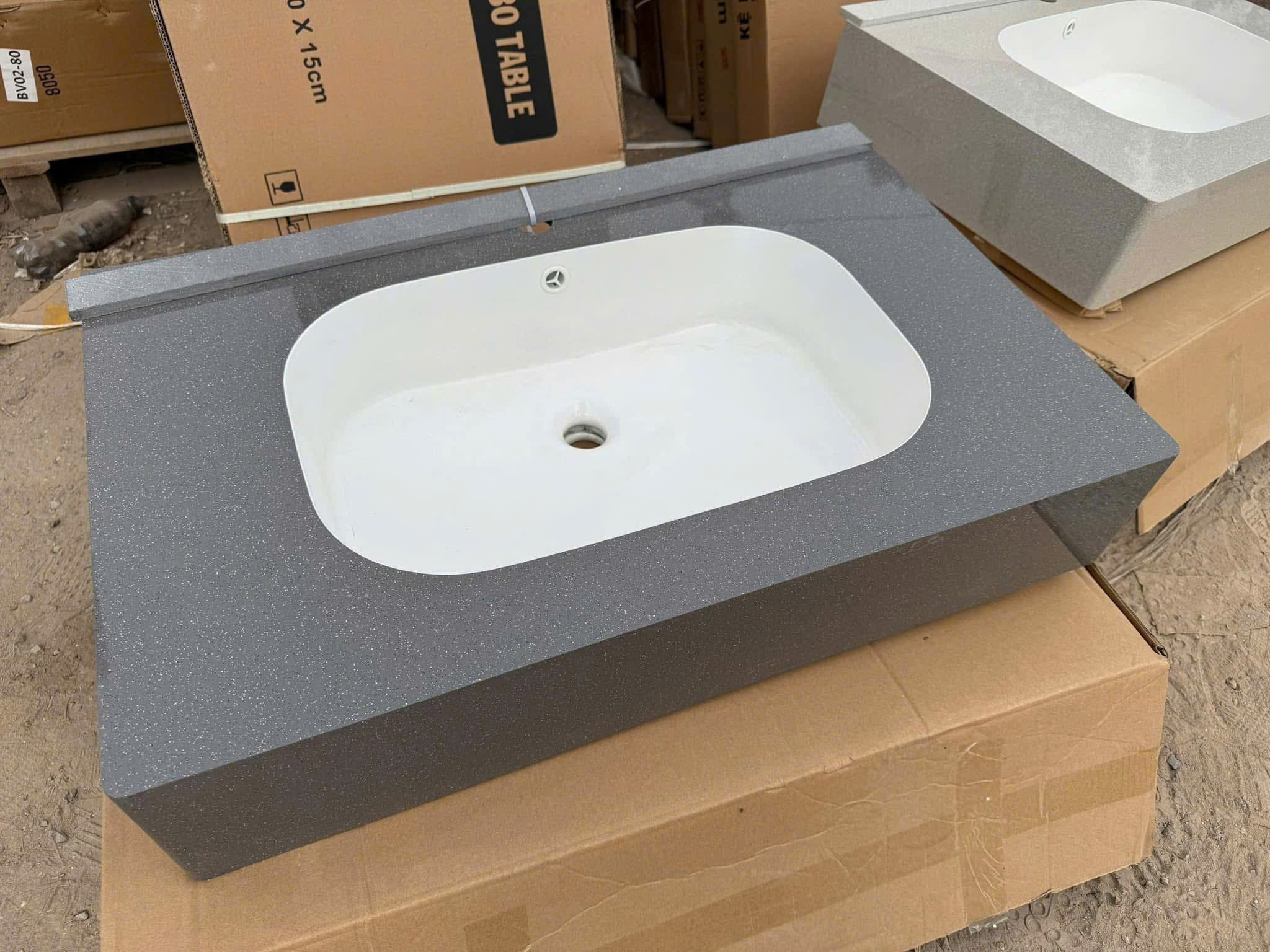 Bộ Bàn Đá Bo góc – Sang Trọng, Bền Bỉ Và Đẳng Cấp