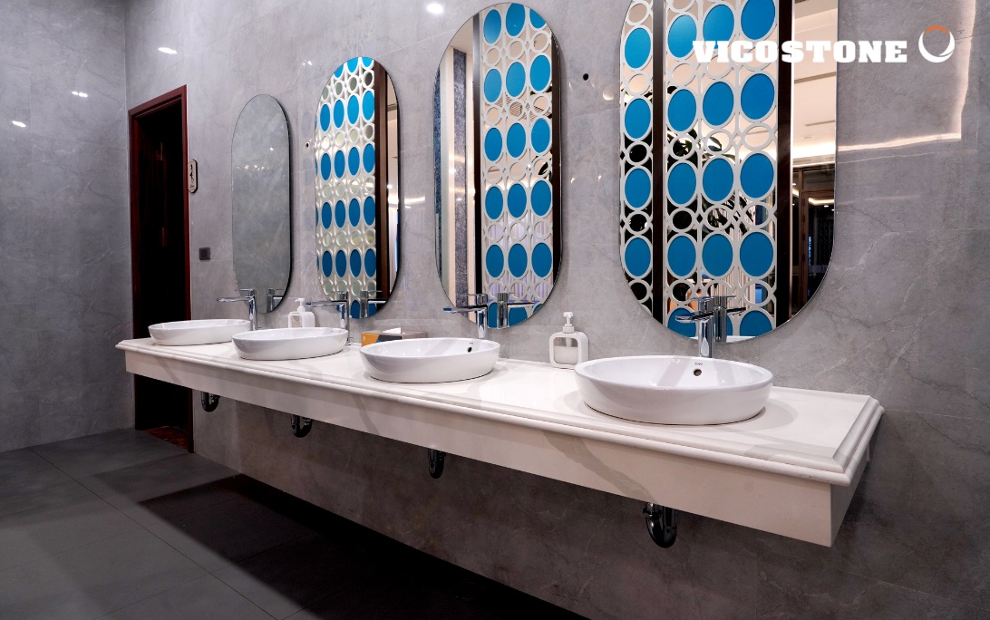 Khu vực lavabo khách sạn Danitel Hạ Long sử dụng bề mặt đá Vicostone