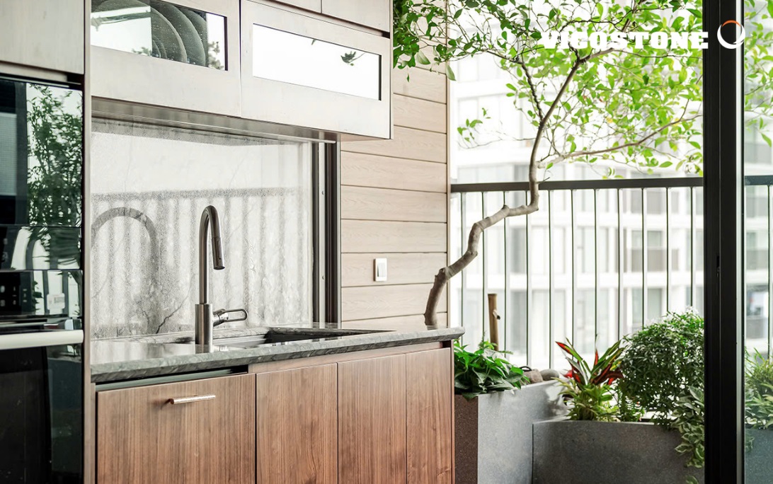Bếp căn Duplex Landmark Onsen Ecopark sử dụng đá Vicostone BQ8716