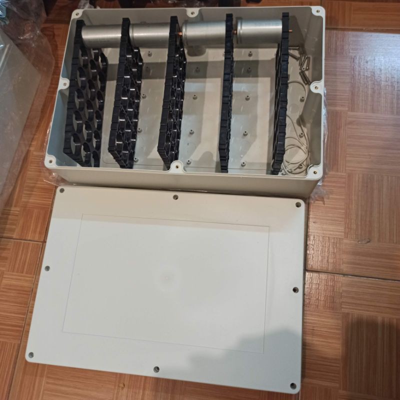 Hộp nhựa ABS 380x260x120mm, lắp được 12 cell 46160, lắp được 72 cell 32650