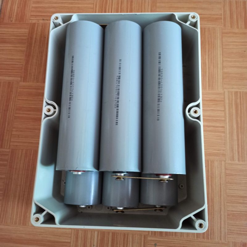 Hộp Nhựa ABS 240x175x117mm, lắp 6 cell lion 31Ah, lắp dư 4 cell sắt photphat 22ah