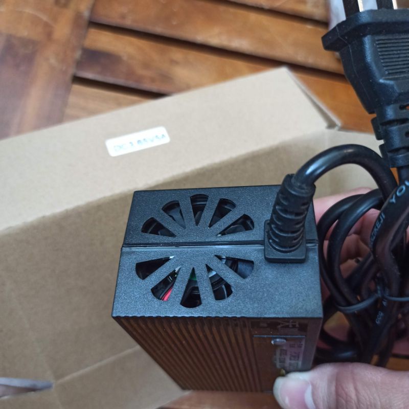 Sạc 1s 3.65V 5A dùng cho pin sắt photphat (giắc 2.5)