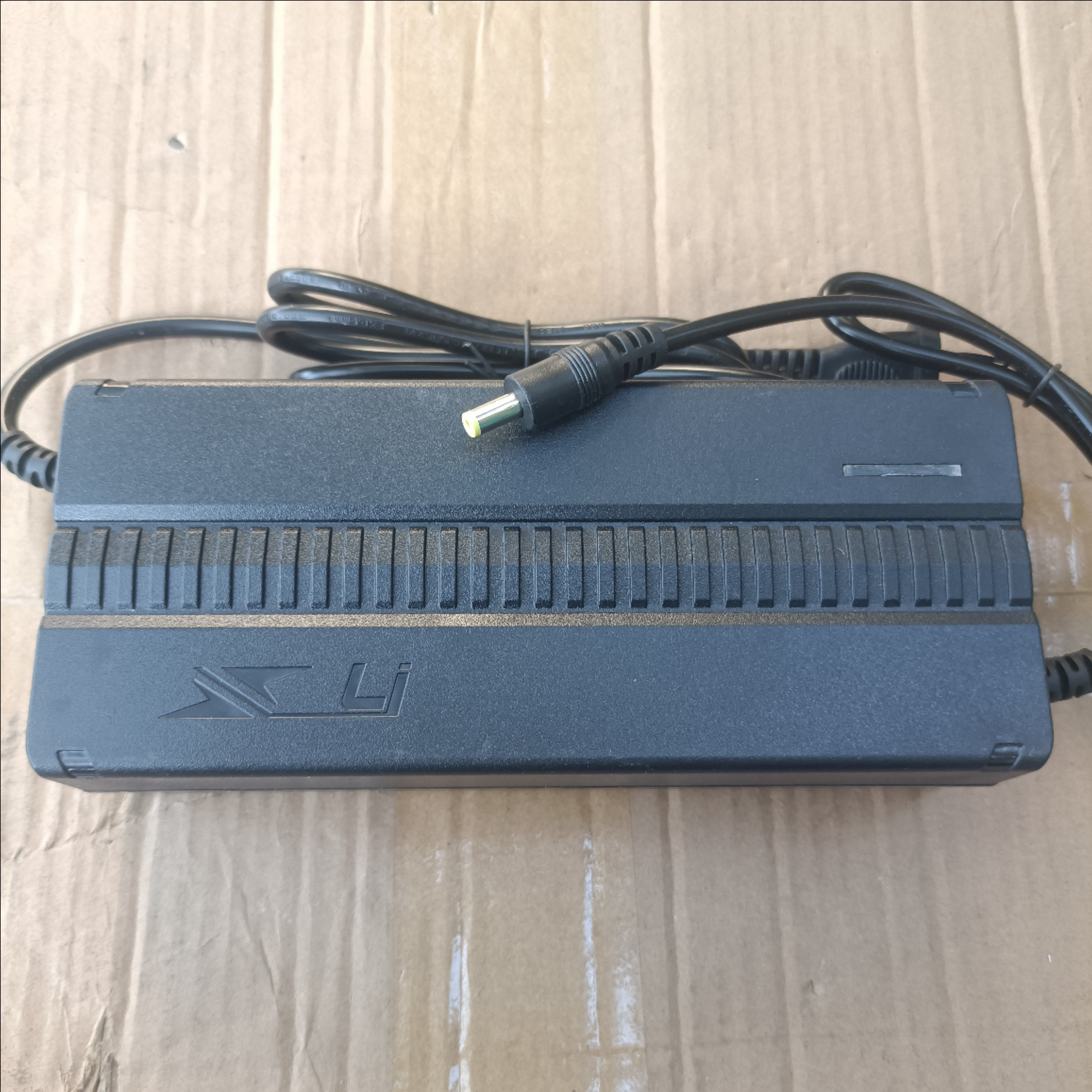 Sạc xe điện 17S 60V (71.4V) dùng cho pin Li-ion 3.7V