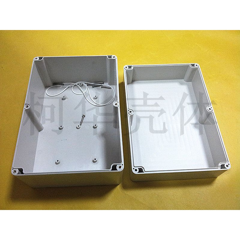 Hộp Nhựa ABS 265x185x150mm (Chống nước IP65), dùng lắp 4 cell sắt vuông 100-120Ah