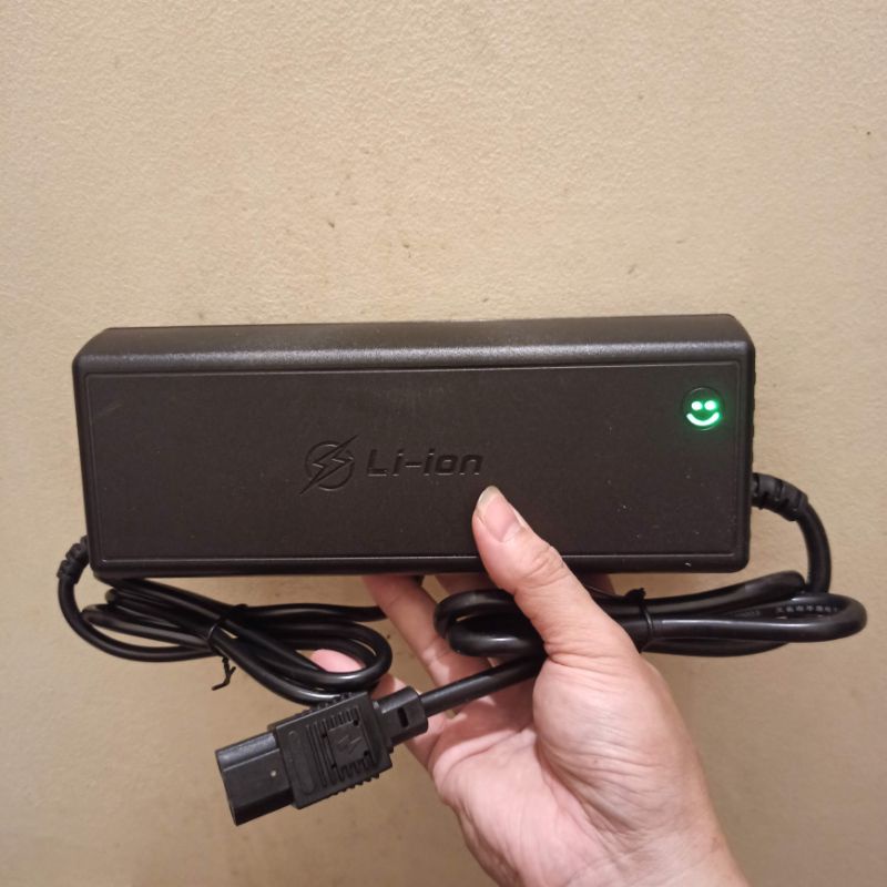 Sạc 12.6V 20A cho pin lion 3S. Sạc 14.6V 20A cho pin sắt Lifepo4 4S