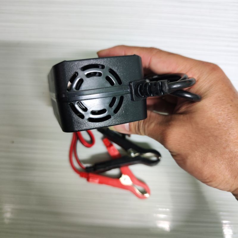 Sạc 14.6V 5A cho pin sắt photphat hệ 4S. Sạc 12.6V 5A cho pin lion hệ 3S (có quạt)