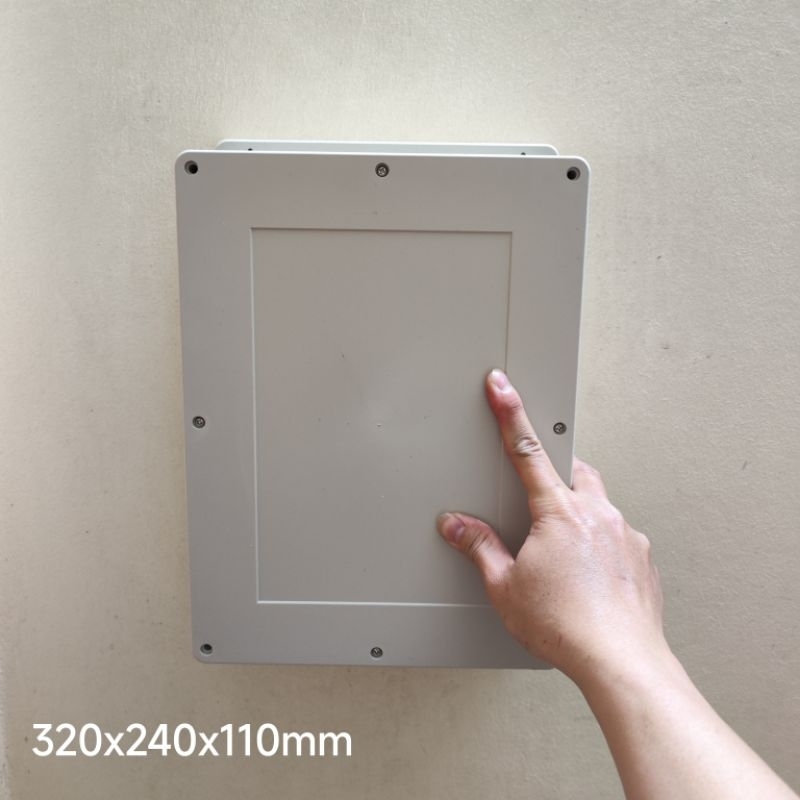 Hộp Nhựa 320x240x110mm chống nước có tai, lắp được 24 cell 33140 hoặc 8 cell 46160
