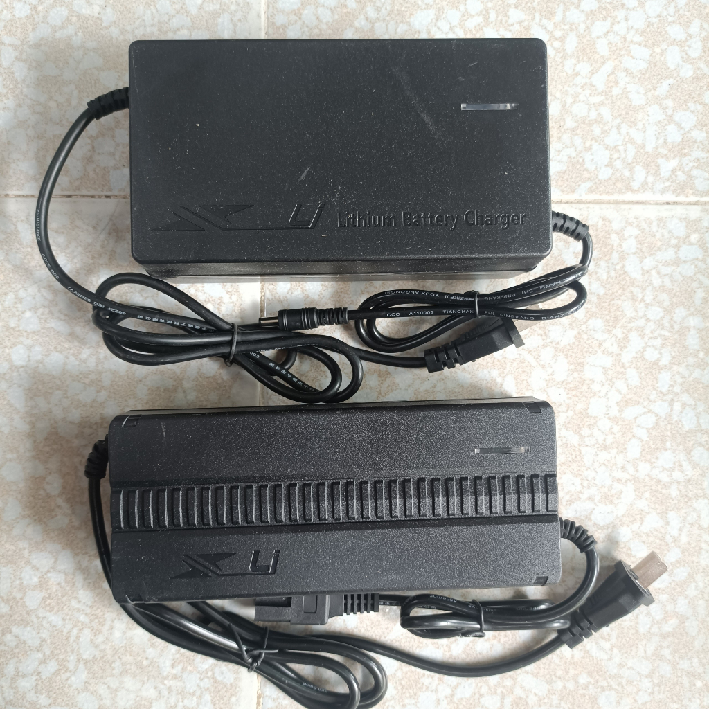 Sạc pin Li-ion hệ 13S - 54.6V 5A ( kèm jack )