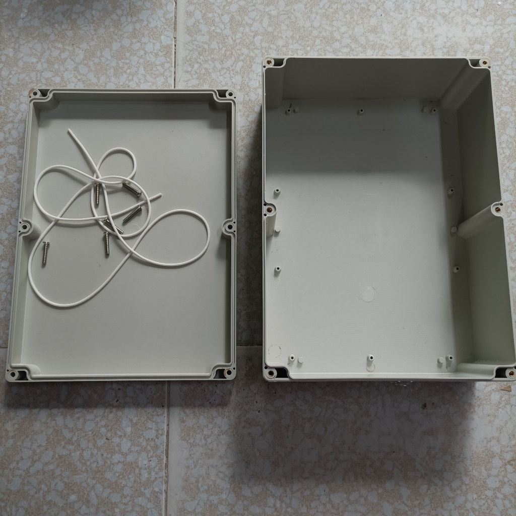 Hộp Nhựa ABS 290x210x100mm (Chống Nước IP65) chứa vừa 14 cell 33140