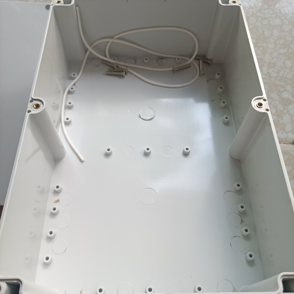 Hộp 265x185x95mm nhựa cao cấp chống nước, lắp được 12 cell 33140, hoặc 24 cell 32650, 32700