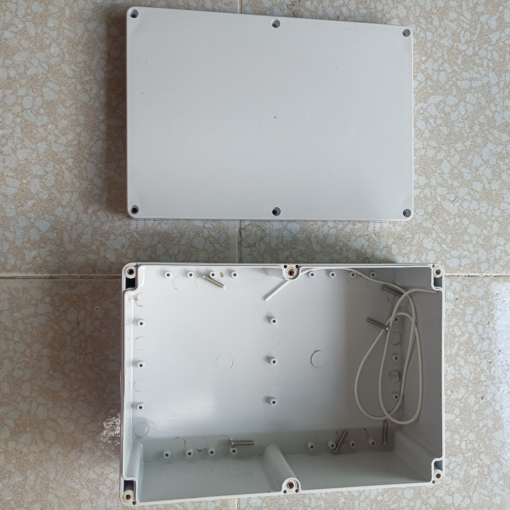 Hộp 265x185x95mm nhựa cao cấp chống nước, lắp được 12 cell 33140, hoặc 24 cell 32650, 32700