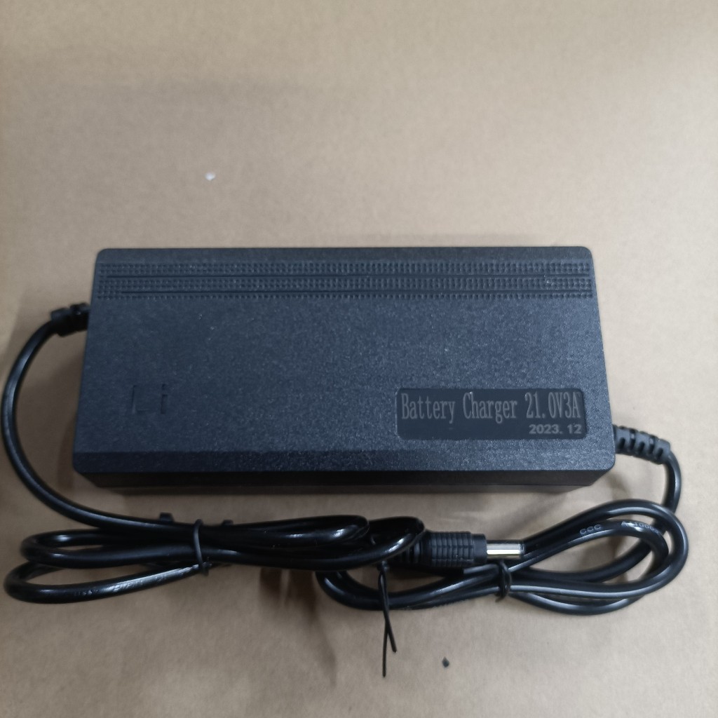 Sạc pin Li-on hệ 5S - 21V - 3A ; 6S - 25.2V - 3A ( có quạt )