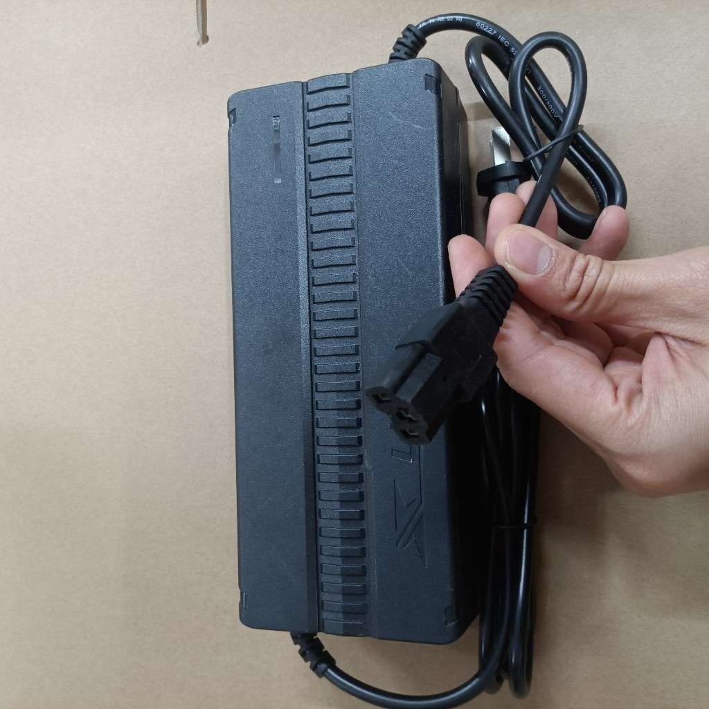 Sạc 5A pin sắt hệ 15s - 54.75V