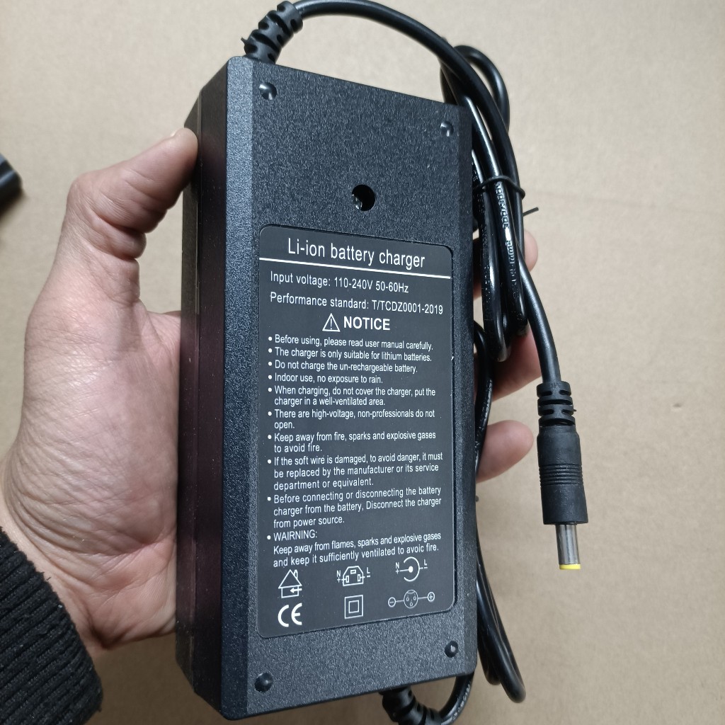 Sạc 67.2V 2A - 3A dùng cho hệ pin Li-on 16S-60V