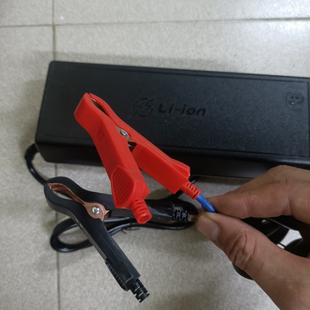 Sạc 29.2V 20A , 29.2V 30A cho pin sắt 8S, chân kẹp cá sấu