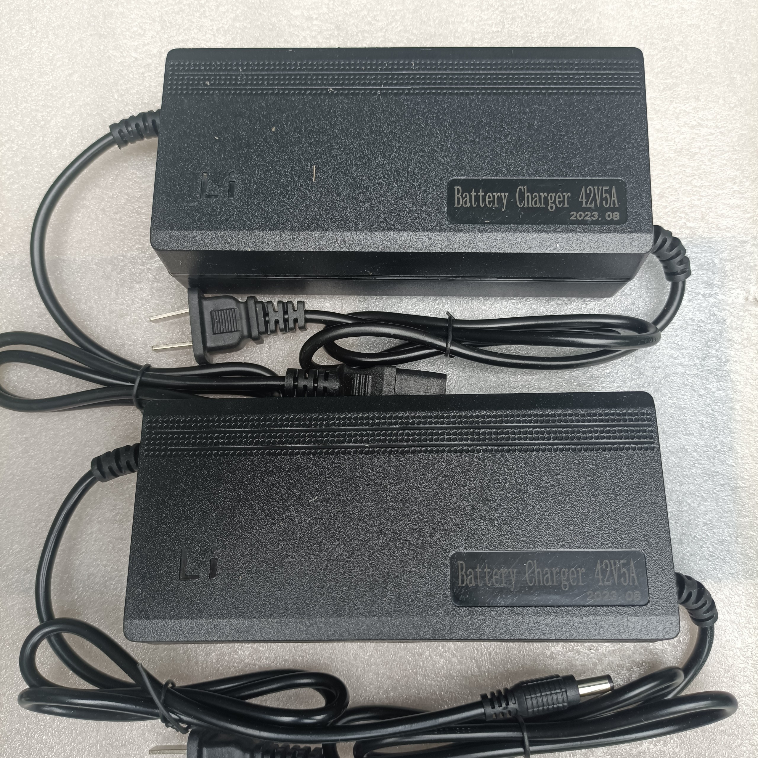 Sạc 42V chân vuông