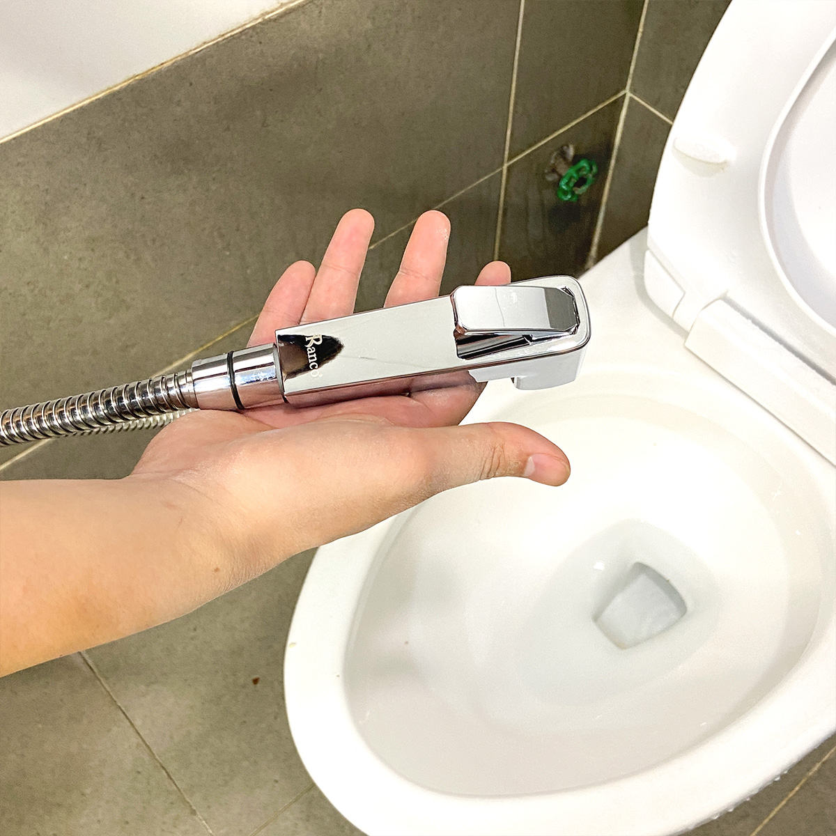 Bộ vòi xịt vệ sinh RC - 870