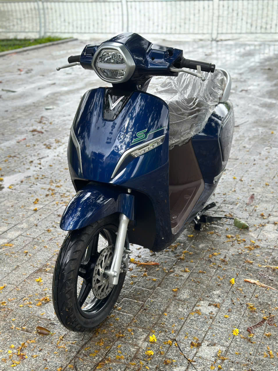 xe-dien-klara-s2-mau-xanh-tim-than-moi-100