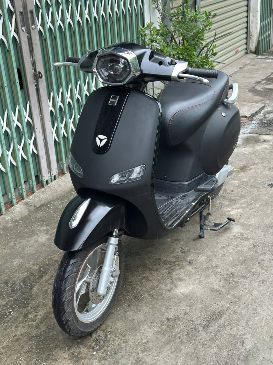 xe-dien-vespa-odora-yadea