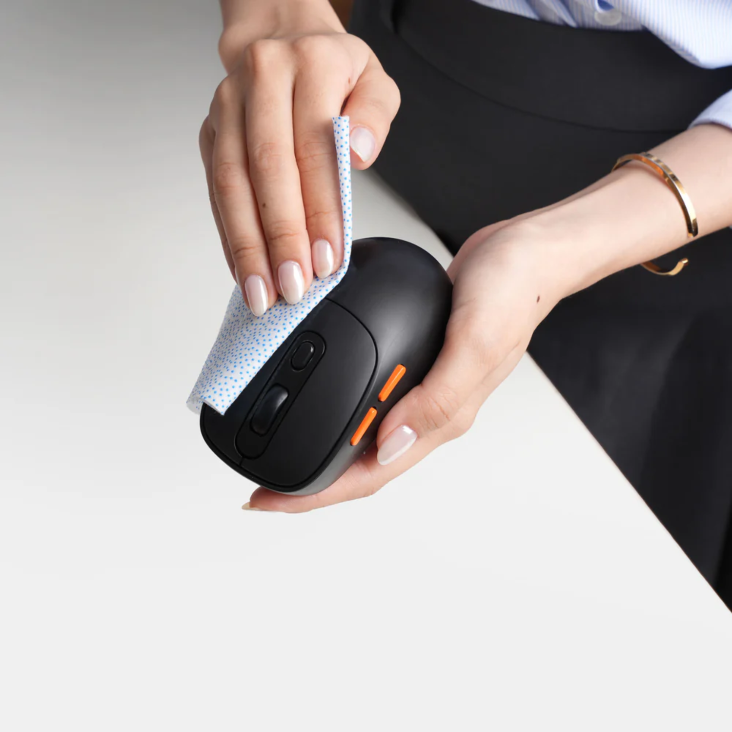 Khăn làm sạch nhanh HyperWork Flash Wipe - Hộp 20 cái | C03 - Hàng Chính Hãng