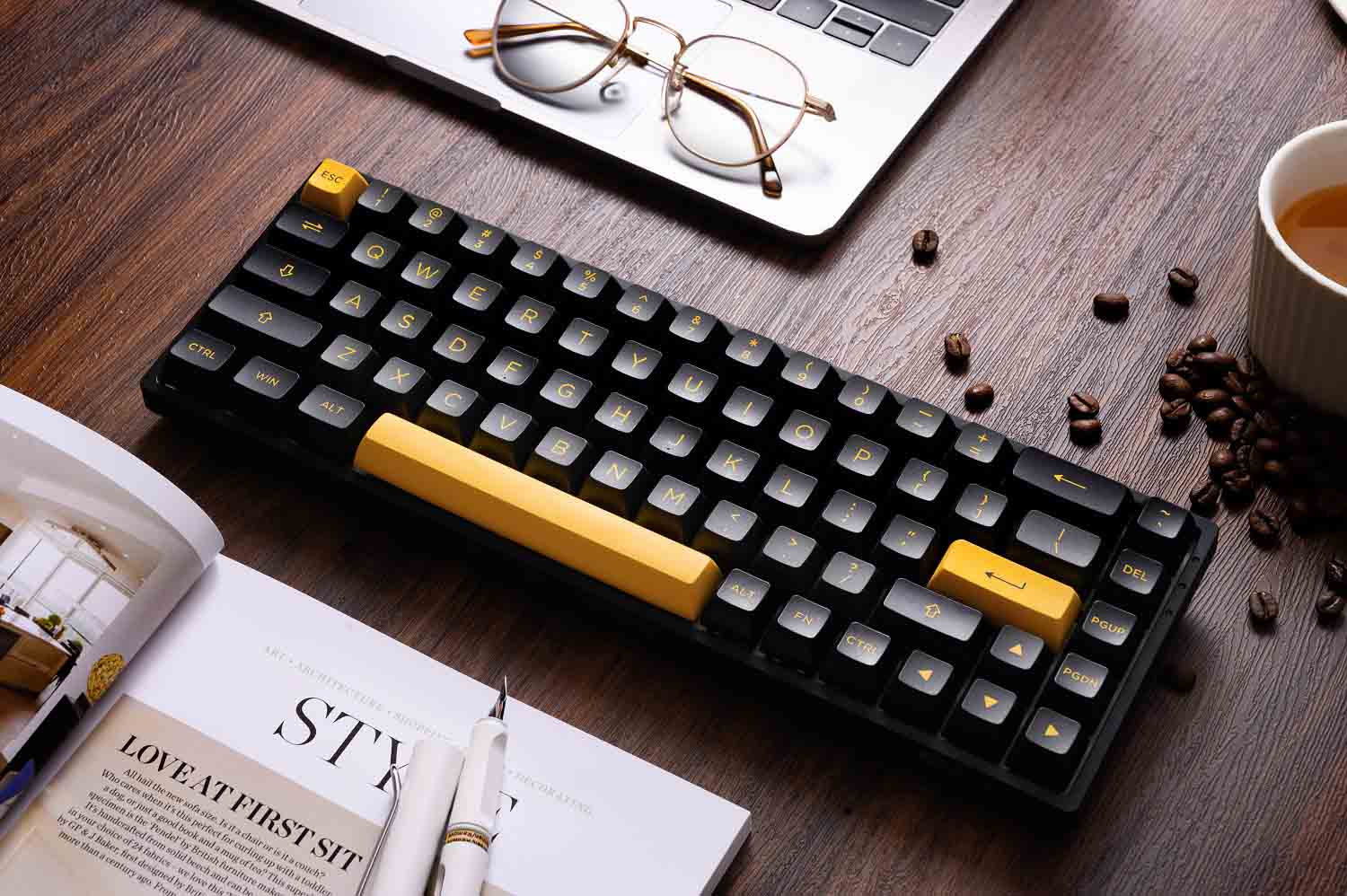 Bàn phím cơ AKKO 3068B Black & Gold (Multi-modes / Hotswap / Foam tiêu âm / TTC sw)
