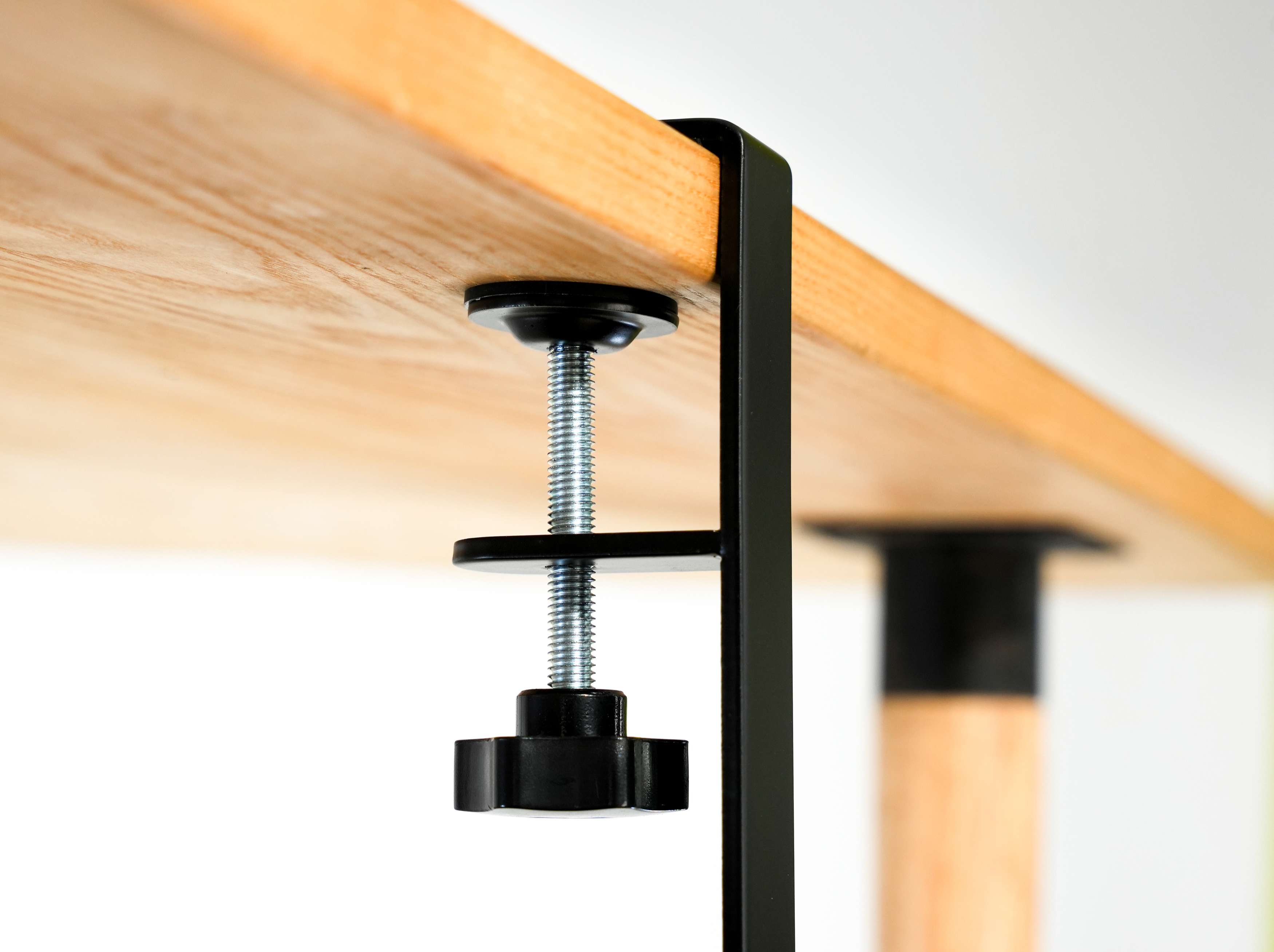 Khay đi dây kẹp bàn HyperWork CM-01