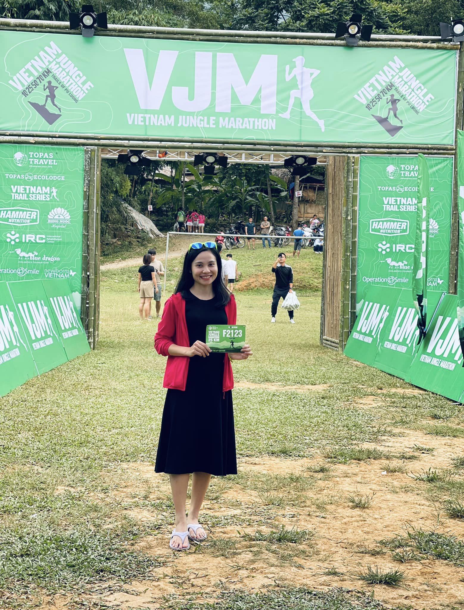 HÂN HẠNH ĐỒNG HÀNH CÙNG VĐV THAM GIA VIETNAM JUNGLE MARATHONE