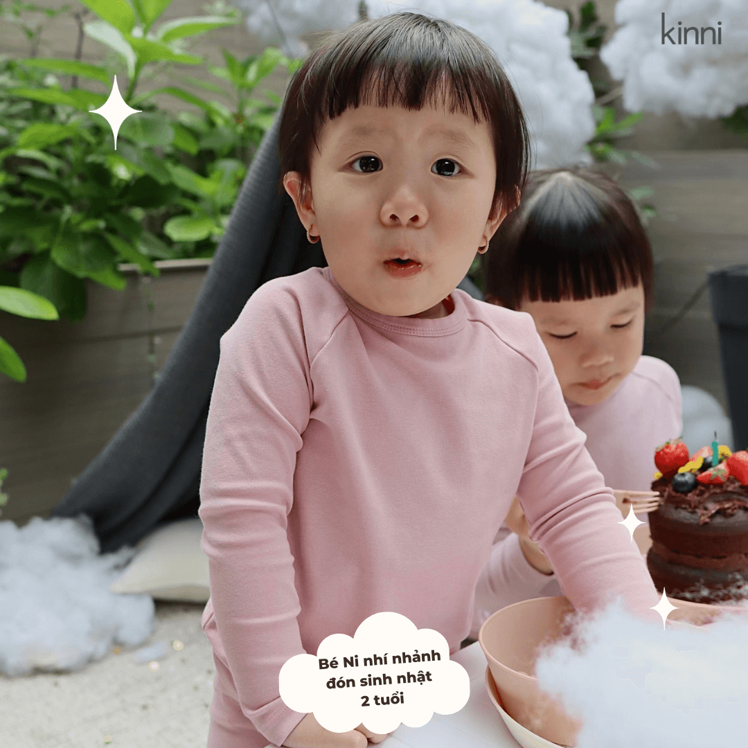 Bé Ni nhí nhảnh đón sinh nhật 2 tuổi