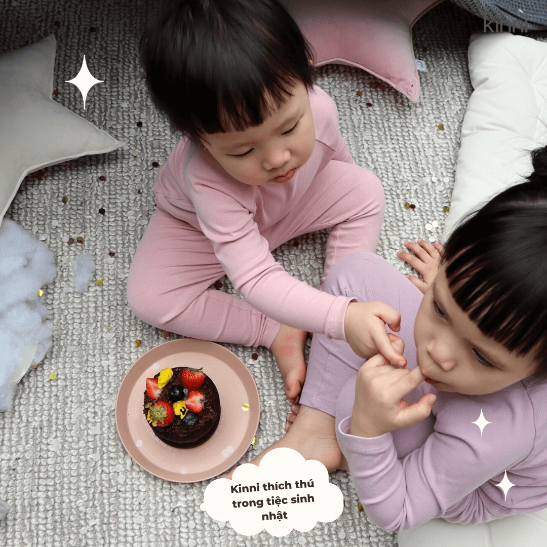 Kinni thích thú trong tiệc sinh nhật