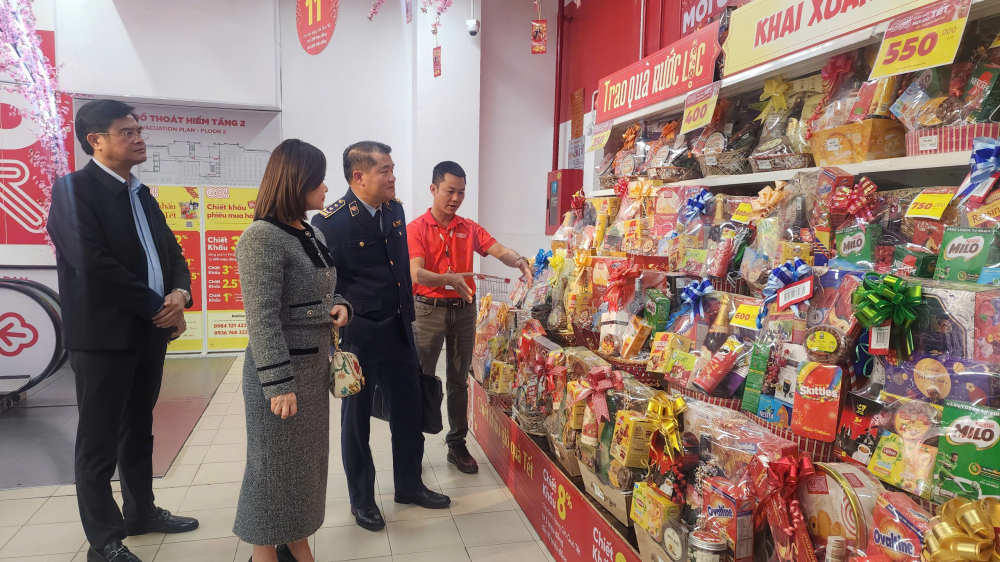 Hàng Việt bức tốc trong cao điểm mua sắm 2026