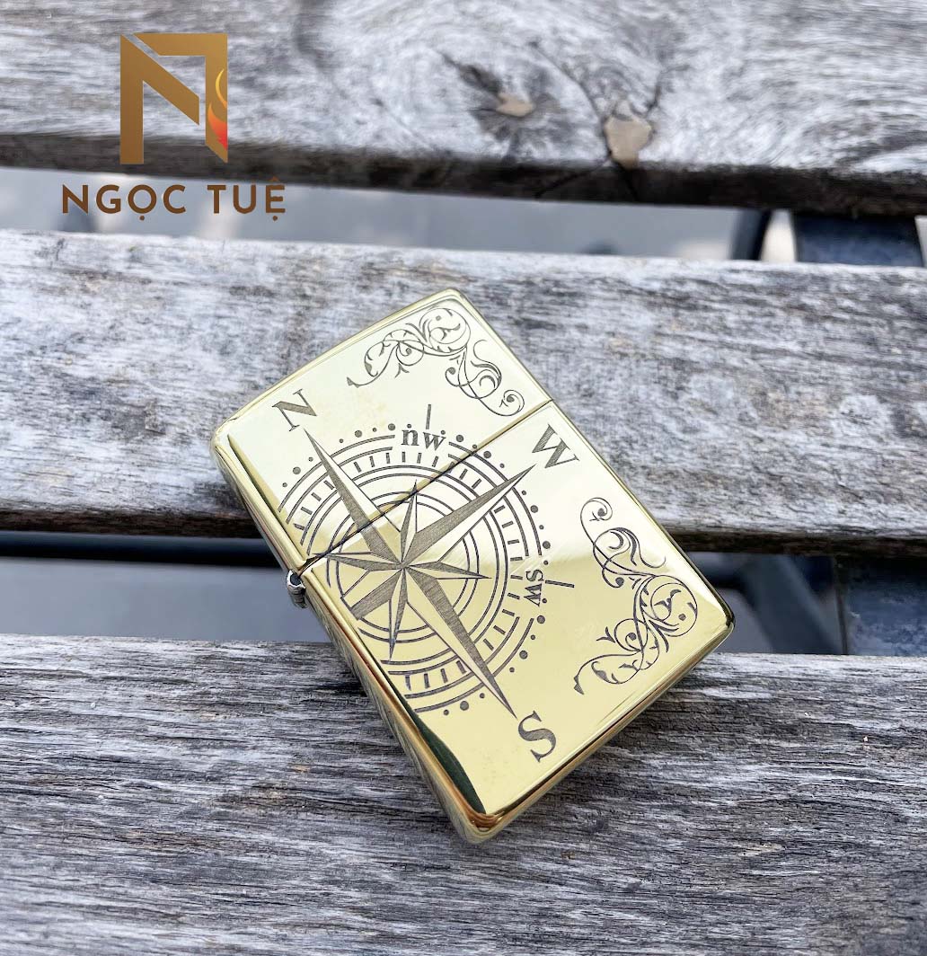 Zippo Vàng Bóng Khắc Thau Hình La Bàn Cổ