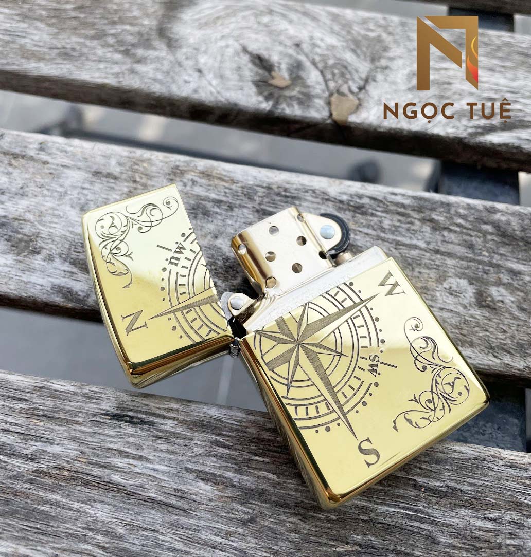 Zippo Vàng Bóng Khắc Thau Hình La Bàn Cổ